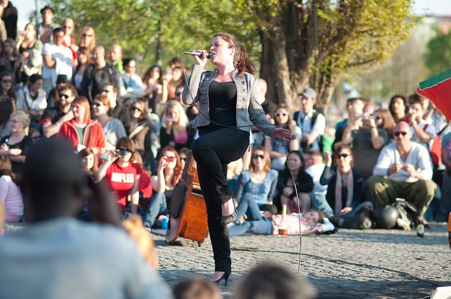 Photo: singing at Mauerpark