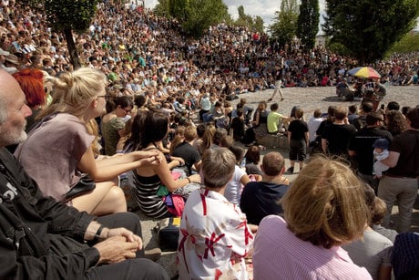 Photo: singing at Mauerpark