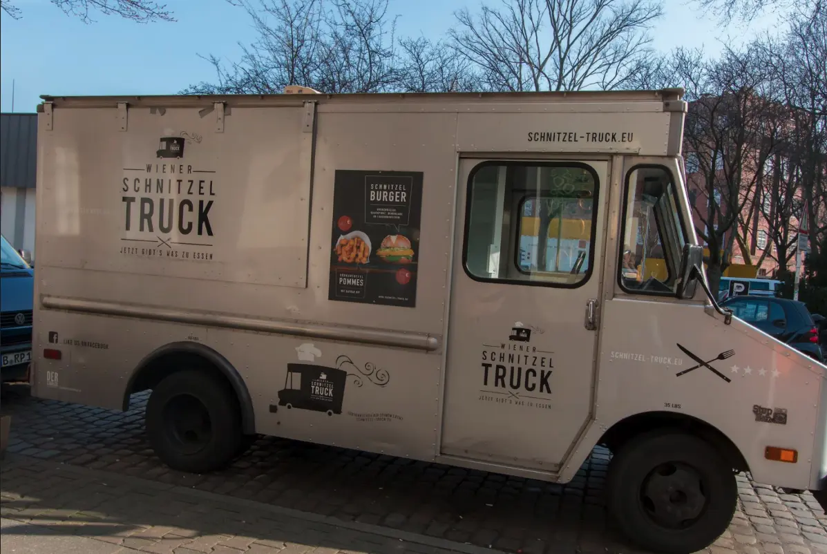 Der Jolesch Food Truck bringt Wiener Küche direkt zu den Berliner Straßen.